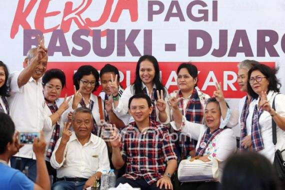 Persiapan Debat, Ahok Latihan Otot - JPNN.COM