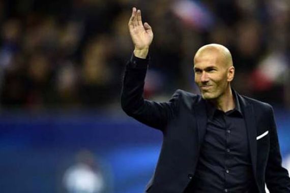 Zidane Ogah Tendang Bomber Ganteng Madrid - JPNN.COM