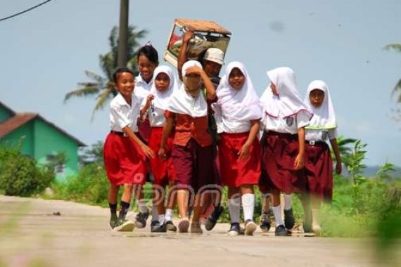 Hamdalah, Bulan Ini Anak Yatim Piatu Mulai Terima KIP - JPNN.COM