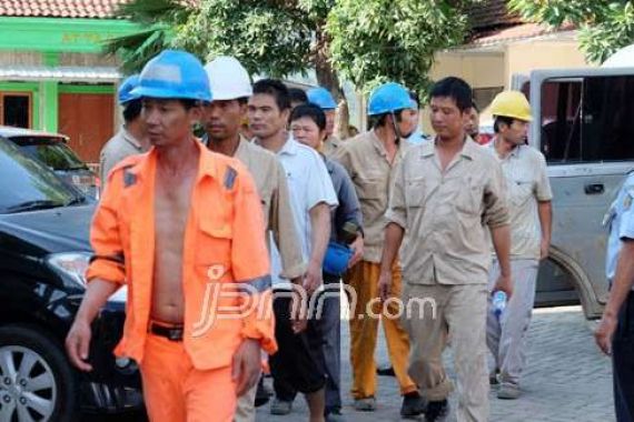 Sembilan WN Tiongkok Buruh Pabrik Batu Bata Dideportasi - JPNN.COM