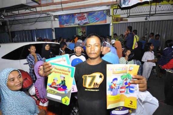 Oalah! Wali Murid Dipaksa Beli Buku di Toko Tertentu - JPNN.COM