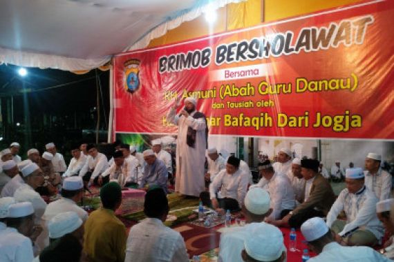 Brimob Selawat Bersama, Ada Apa Nih? - JPNN.COM