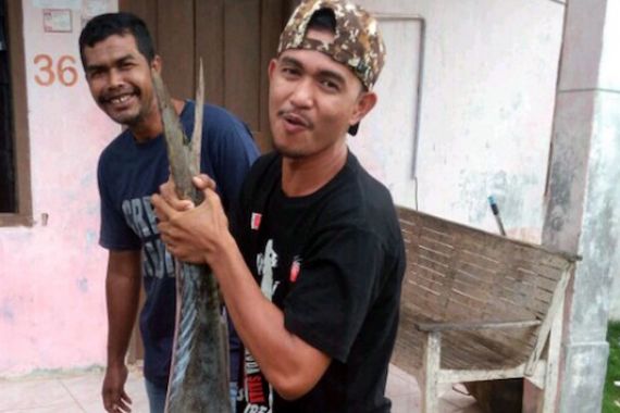 Lihat, Warga Tangkap Ikan Gerepoh Raksasa, Nih Fotonya - JPNN.COM