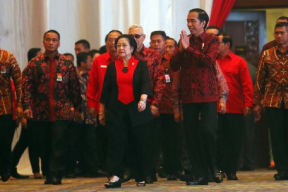 Di Depan Bu Mega, Jokowi Pamer Ekonomi Indonesia - JPNN.COM