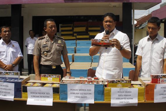 Cukai Bermasalah, Polda Riau Sita 60.400 Bungkus Rokok - JPNN.COM