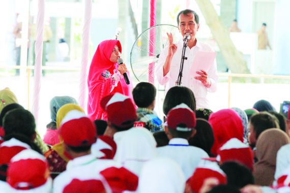 Jokowi Memang Kekinian, Pejabat Lain Harus Meniru - JPNN.COM