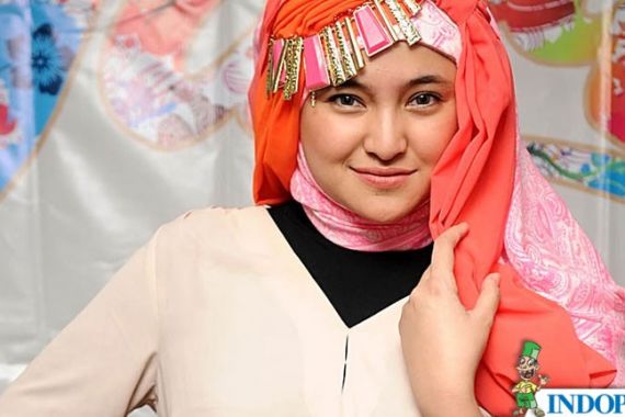 Tampil Berhijab, Marshanda Minta Didoakan - JPNN.COM