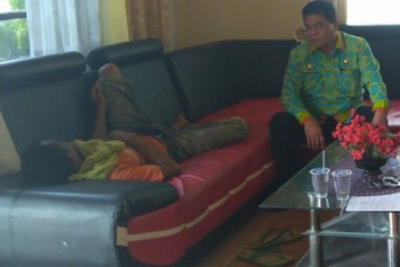 Asmadi Mencari Saudara, Tidur di Stadion, Tanpa Busana - JPNN.COM