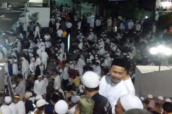 Qunut Nazilah Dilantunkan Imam Salat Subuh TAPI 7 - JPNN.COM