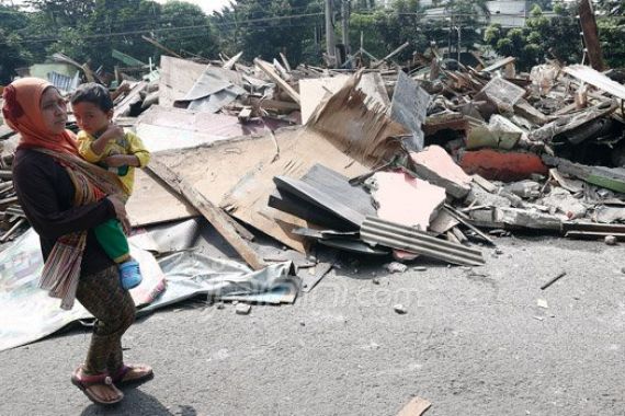 Ratusan Rumah Rusak Imbas Puting Beliung Terjang Cirebon dan Sragen - JPNN.COM