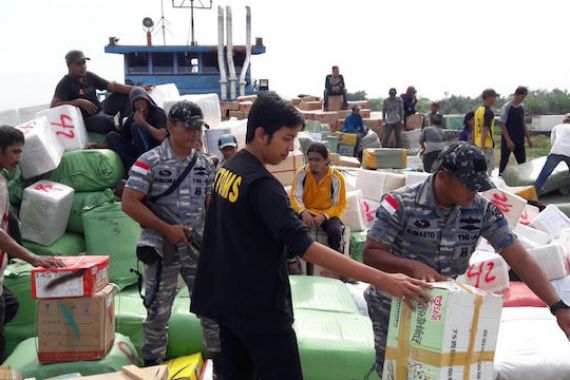 Kapal Bermuatan Barang Impor Dari Malaysia Diamankan - JPNN.COM