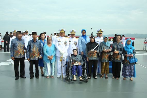 Mengenang Pertempuran Laut Aru di Atas KRI Makassar - JPNN.COM