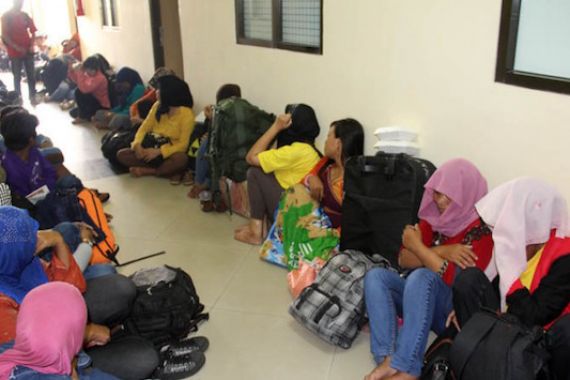 Lagi, 74 TKI Ilegal Dipulangkan ke Surabaya dan Bandung - JPNN.COM