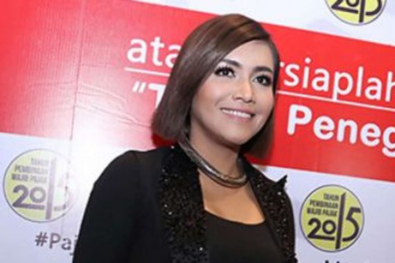 Ciee..Denada Didoakan Segera Jadian dengan Duda Keren Ini - JPNN.COM