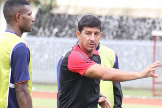 Persipura Masih Butuh Alfredo Vera, tapi Lisensinya... - JPNN.COM