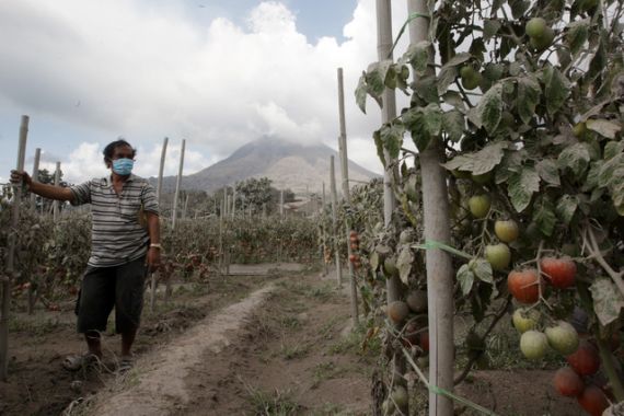 Kabanjahe dan Berastagi Hujan Abu - JPNN.COM