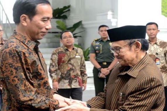 Habibie dan Try Sutrisno Kunjungi Jokowi di Istana - JPNN.COM