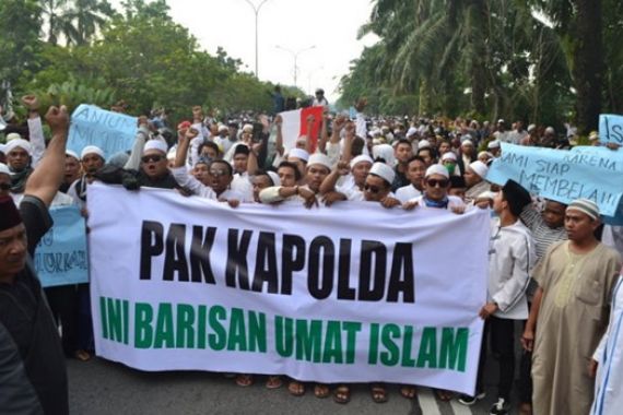Massa Umat Islam Desak Usut Pengadang Wasekjen MUI - JPNN.COM