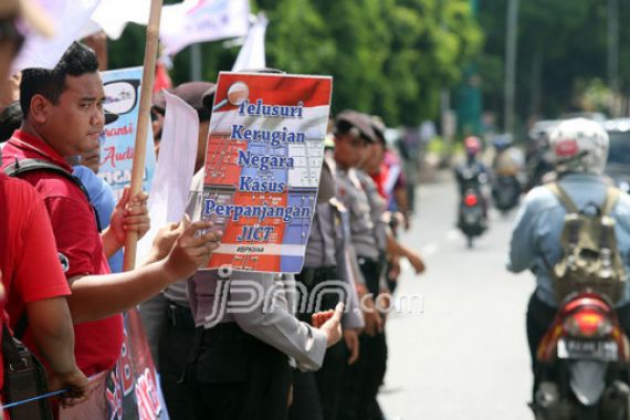 Demo Kok Pakai Kendaraan Operasional Perusahaan - JPNN.COM