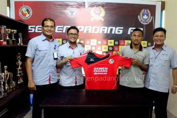 Syamsul Bahri Resmi Gabung Semen Padang FC - JPNN.COM