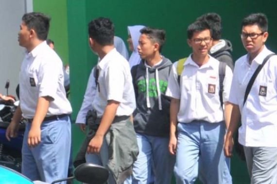 Beban Ortu Siswa SMA/SMK Lebih Ringan - JPNN.COM
