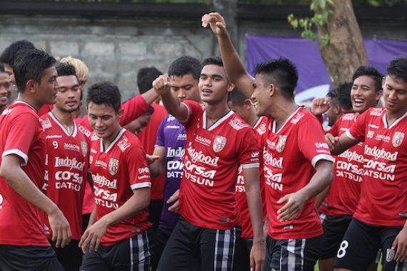 Bali United Ungguli Sriwijaya di Babak Pertama - JPNN.COM