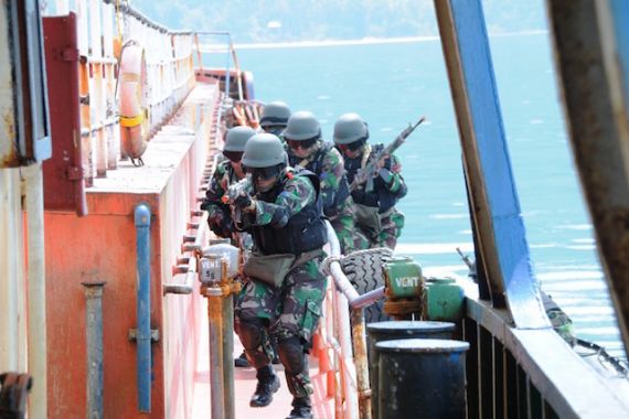 Prajurit TNI AL Bergerak Cepat Lumpuhkan Pembajak Kapal - JPNN.COM