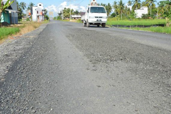 Baru Dibangun, Jalan Senilai Rp 21 Miliar Sudah Rusak - JPNN.COM