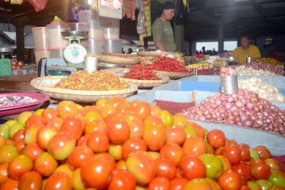 Harga Tomat Anjlok, Harga Rica Keriting Naik - JPNN.COM