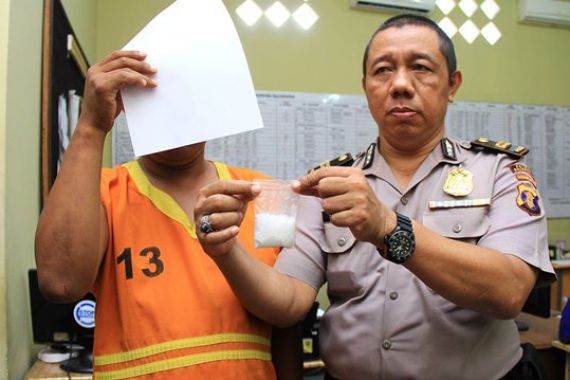 Tepuk Tangan! Polisi Gagalkan Bisnis Haram Belanda - JPNN.COM