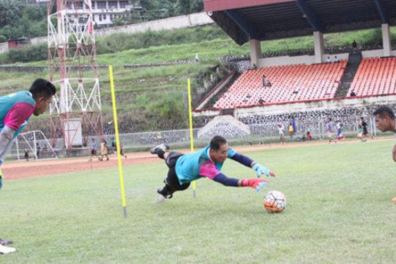 Alfredo Ingin Pugliara Berseragam Persipura - JPNN.COM