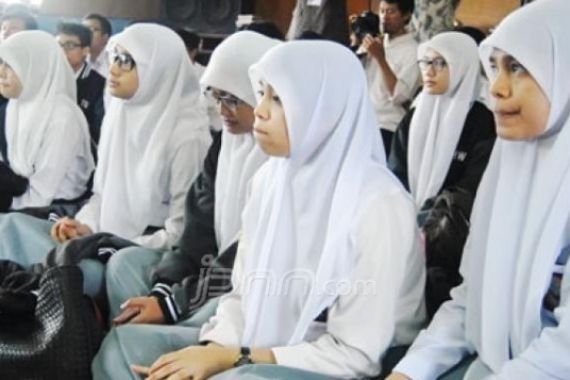 Mendikbud Puji Sekolah Berbasis Pesantren - JPNN.COM