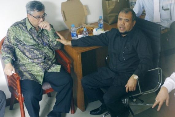 Patrialis Akbar Suka Nasi Padang, Hobi Golf - JPNN.COM