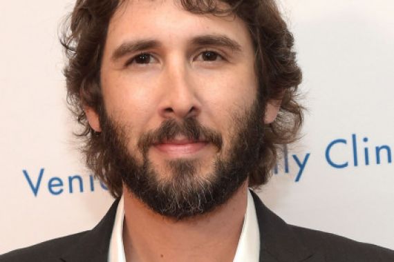 Josh Groban Nyanyikan Lagu Evermore - JPNN.COM