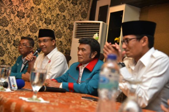 Usai Deklarasi, Rhoma Ajak Anies-Sandi Nyanyi Bersama - JPNN.COM