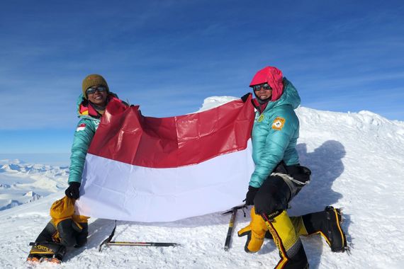 Tunda Tamat Kuliah Demi 7 Gunung Tertinggi di Dunia - JPNN.COM