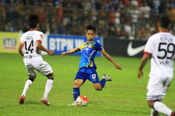 Serius Benahi Lini Belakang, PBFC Resmi Rekrut Rachman - JPNN.COM