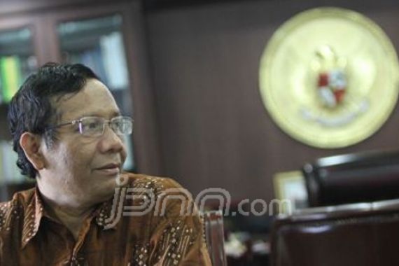 Mahfud: Kasus Patrialis Bukti SBY Antar Koruptor ke MK - JPNN.COM