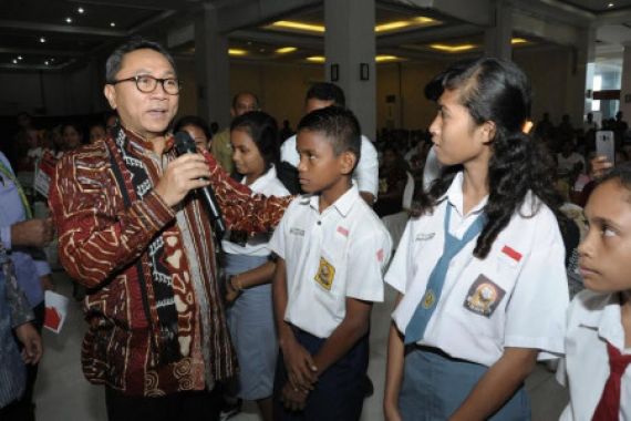 Ketua MPR Imbau Orang Tua Utamakan Pendidikan Anak - JPNN.COM