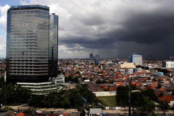 BMKG Minta Warga Jakarta Waspadai Hujan Disertai Petir Hari Ini - JPNN.COM