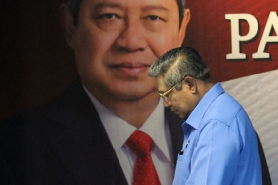 Ogah Berkomentar, Pak SBY Hanya Angkat Jari Telunjuk - JPNN.COM