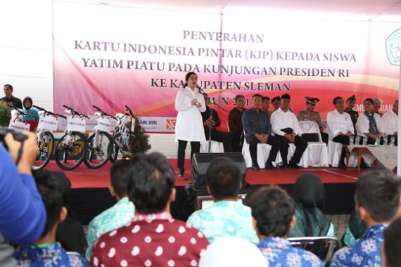 Canda Tawa Warnai Penyerahan 1.190 KIP di Yogyakarta - JPNN.COM