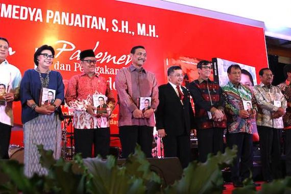 Trimedya Panjaitan, Si Anak Medan Spesial di Senayan - JPNN.COM