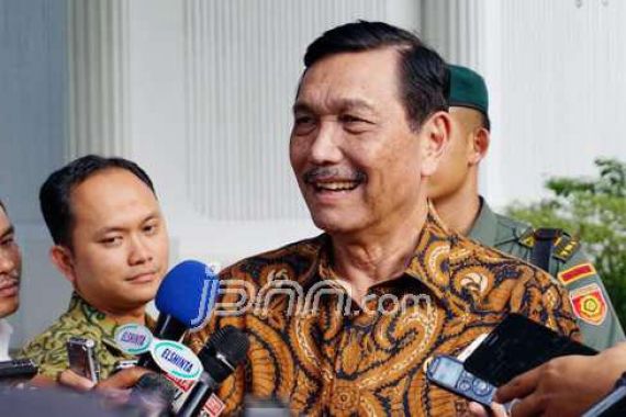 Luhut: Sadap Sana Sadap Sini, Kampungan Itu - JPNN.COM