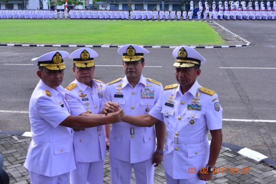 Laksma TNI Agung Terima Tongkat Pangkolinlamil - JPNN.COM