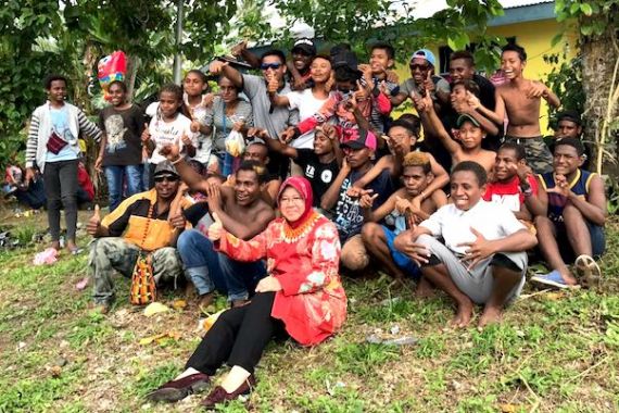Risma Blusukan di Papua Barat demi Semangati Jago PDIP - JPNN.COM
