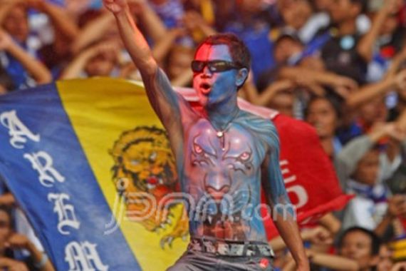 Pukul 10 Pemain Bhayangkara, Arema Pimpin Grup 2 - JPNN.COM