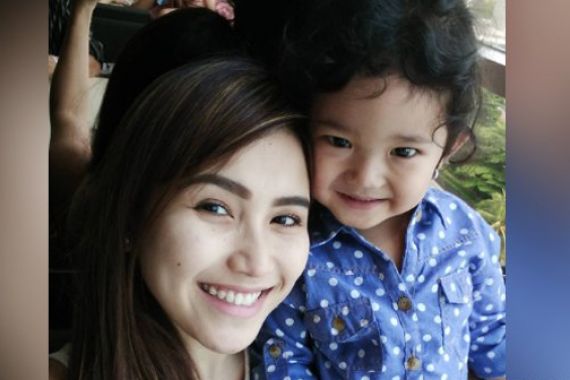 Ayu Ting Ting Intens Pamer Kemesraan dengan Bilqis - JPNN.COM