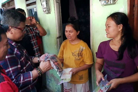 Hasto Blusukan Door to Door demi Menambah Ahokers - JPNN.COM