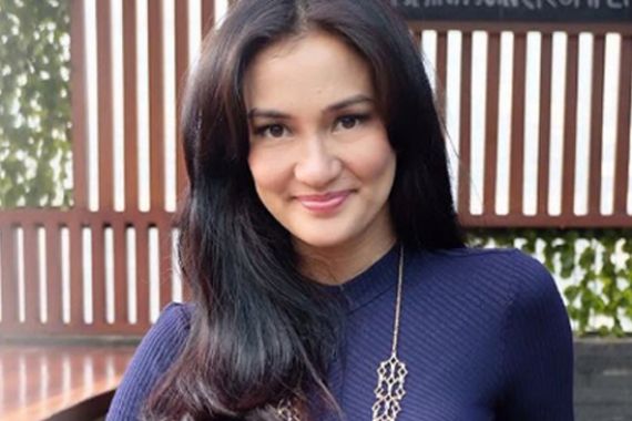 Cerita Atiqah Hasiholan Soal Putrinya Dapat Cincin dari 'Crush’ - JPNN.COM